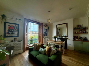 Vintage-Inspired 1BD Flat in De Beauvoir Town